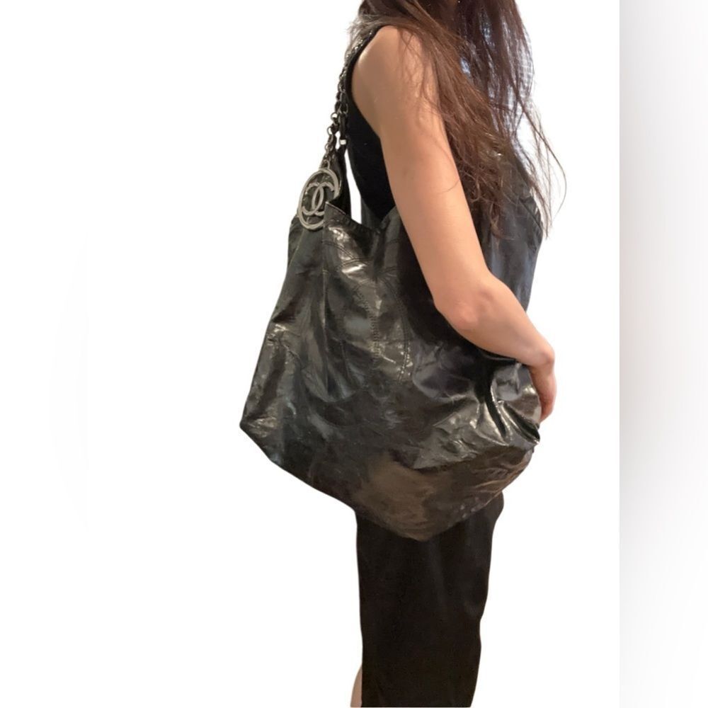 CHANEL Black Quilted Patent Leather Chain Tote with CC Charm - Picture 2 of 16